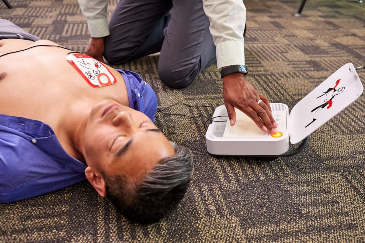 Wie funktioniert eigentlich ein Defibrillator?
